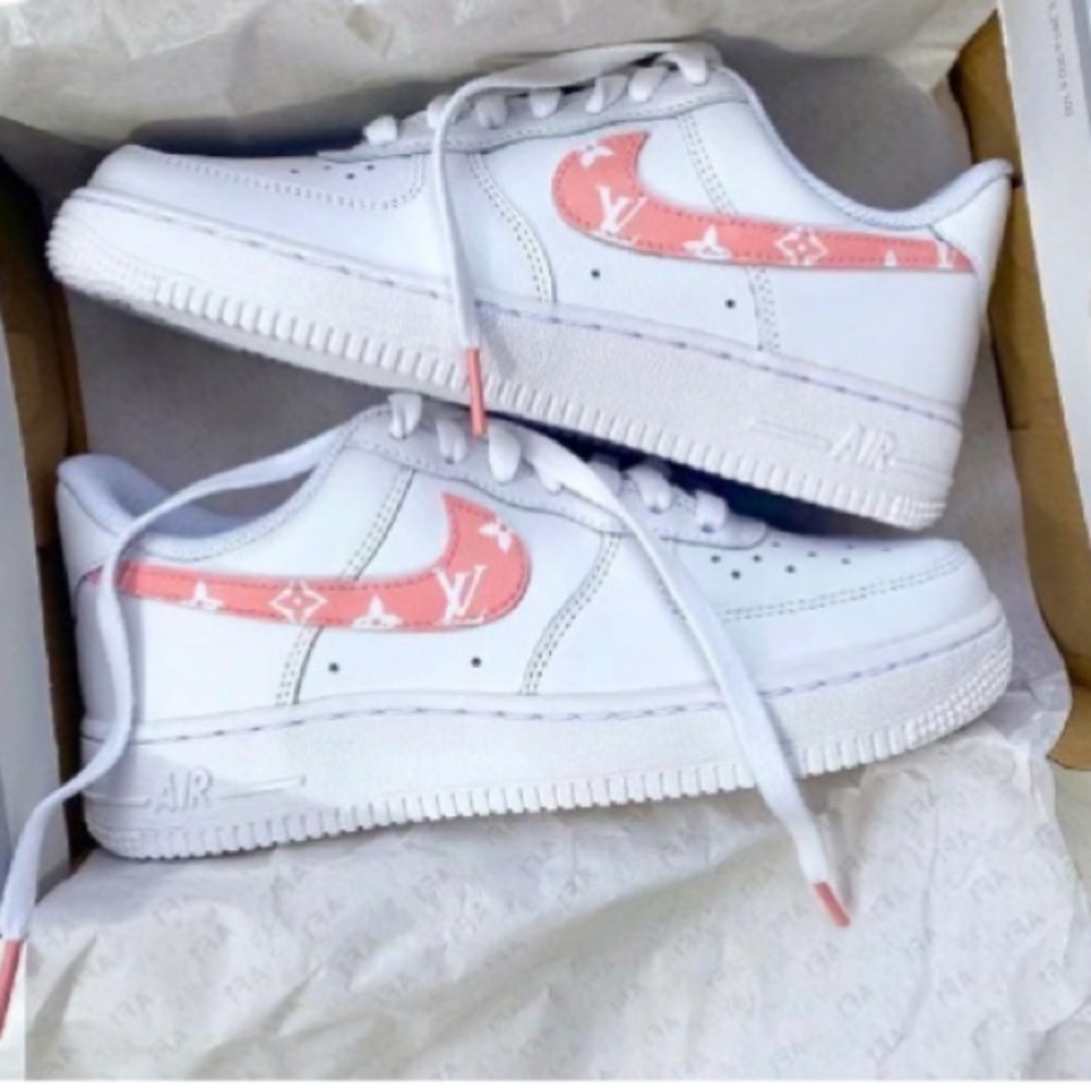 Air Force 1 Custom LV - Picture 2 of 4
